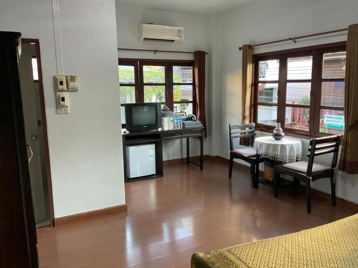 Baan Klang Vieng Ξενοδοχείο Τσιάνγκ Μάι Εξωτερικό φωτογραφία