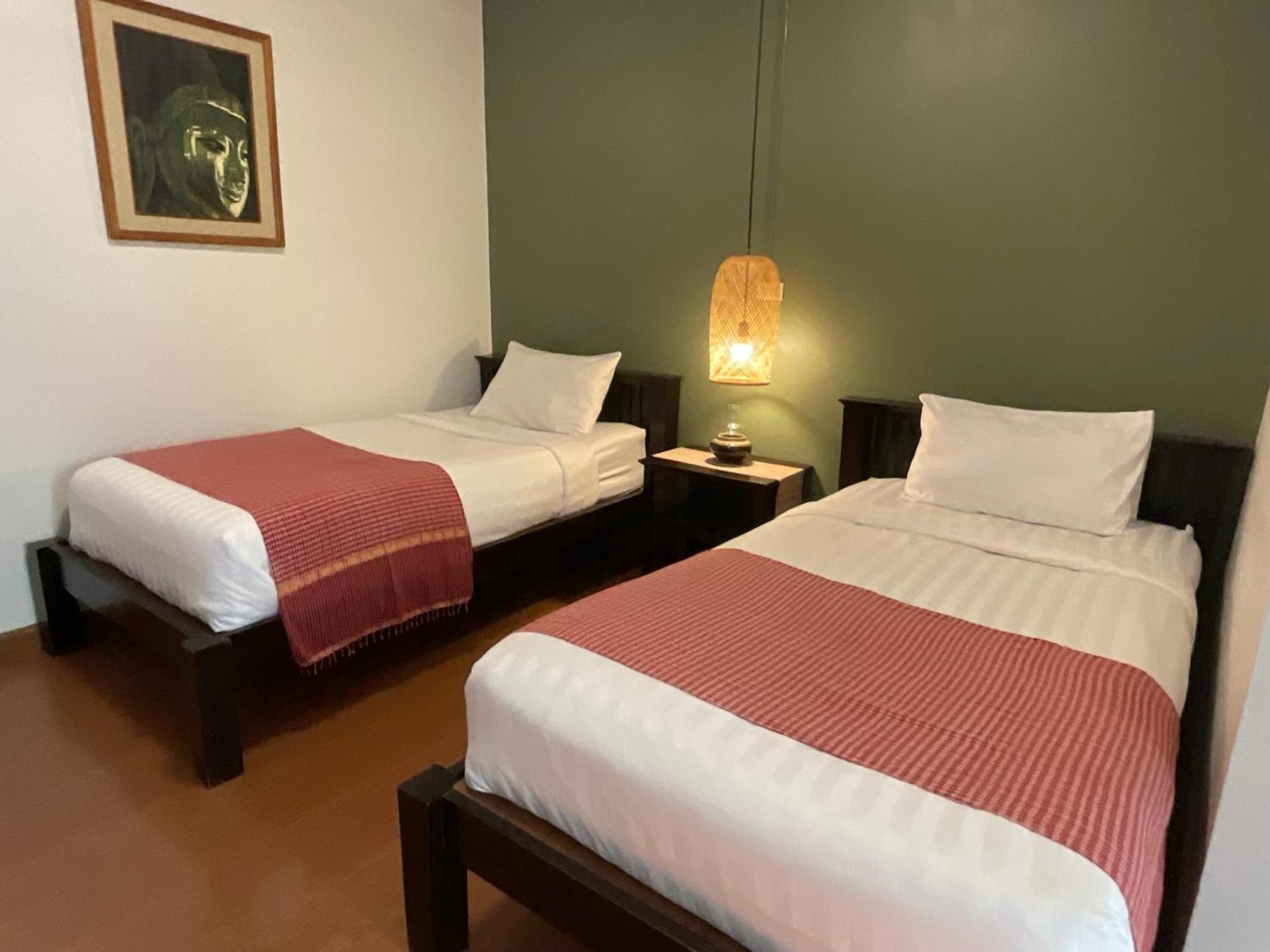 Baan Klang Vieng Ξενοδοχείο Τσιάνγκ Μάι Εξωτερικό φωτογραφία
