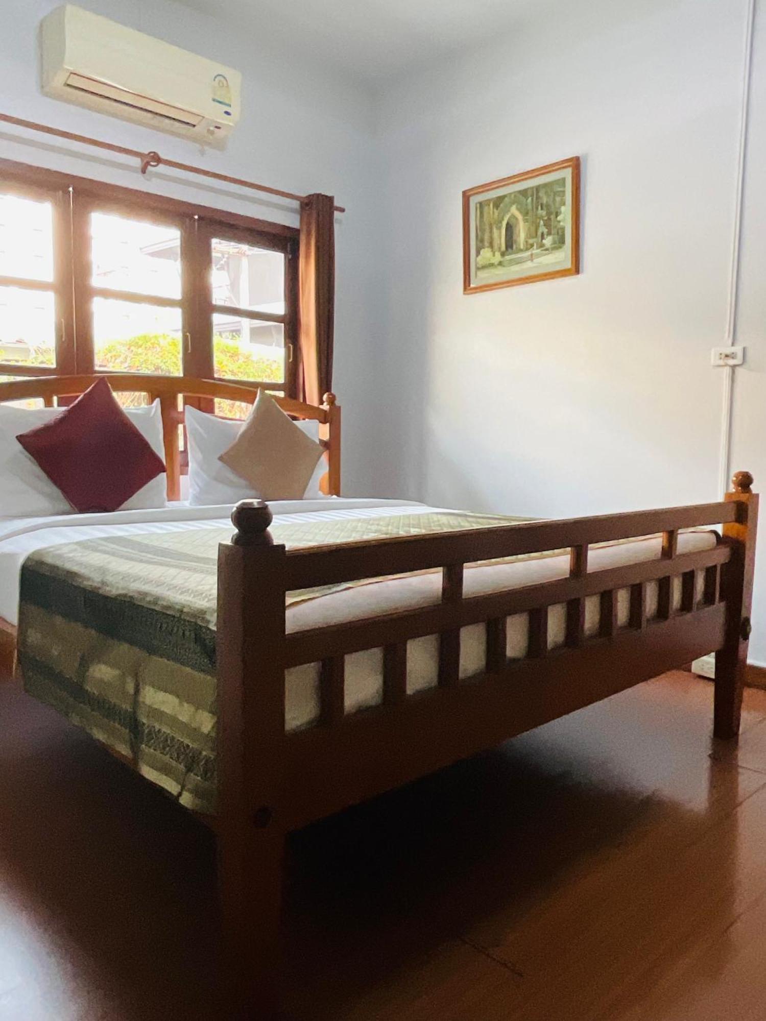 Baan Klang Vieng Ξενοδοχείο Τσιάνγκ Μάι Εξωτερικό φωτογραφία