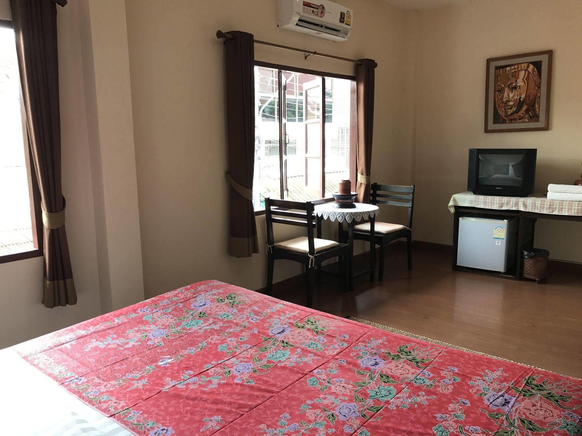 Baan Klang Vieng Ξενοδοχείο Τσιάνγκ Μάι Εξωτερικό φωτογραφία